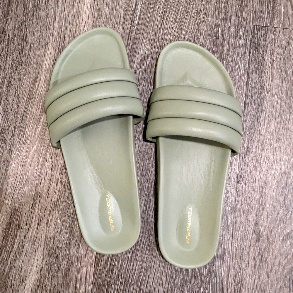 Beatrice Valenzuela slides